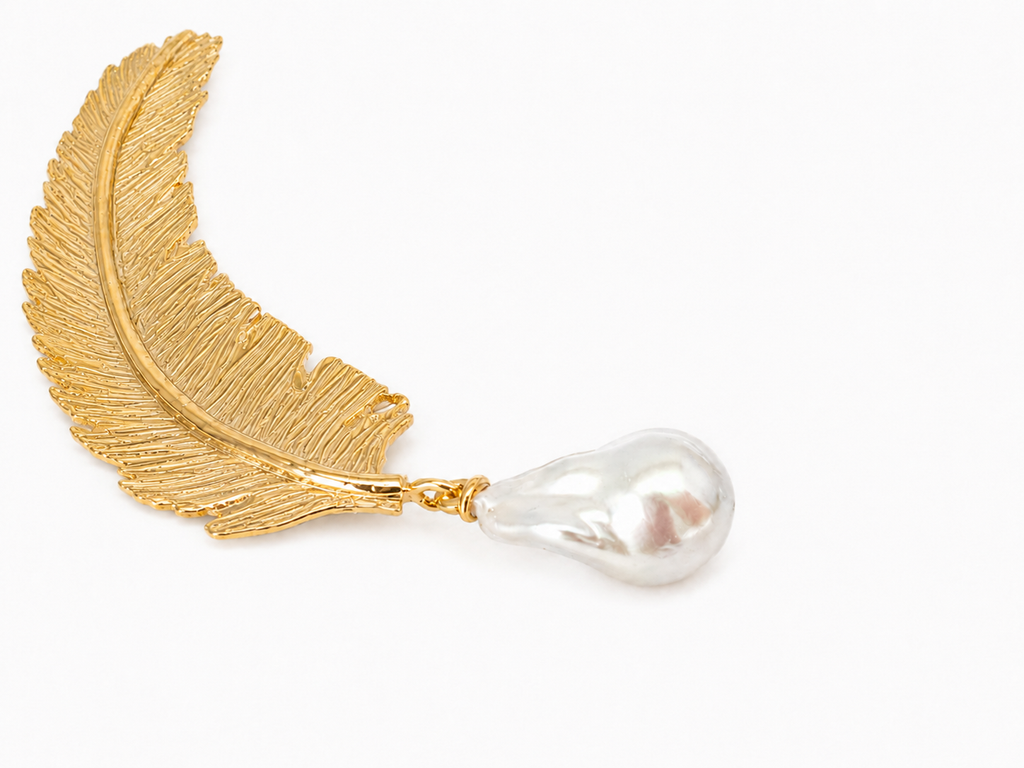 Spilla in bronzo piuma con perla pendente